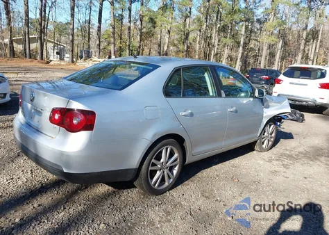 2010 Volkswagen Jetta S z USA, uszkodzony, nr VIN 3VWJX7AJ0AM024259